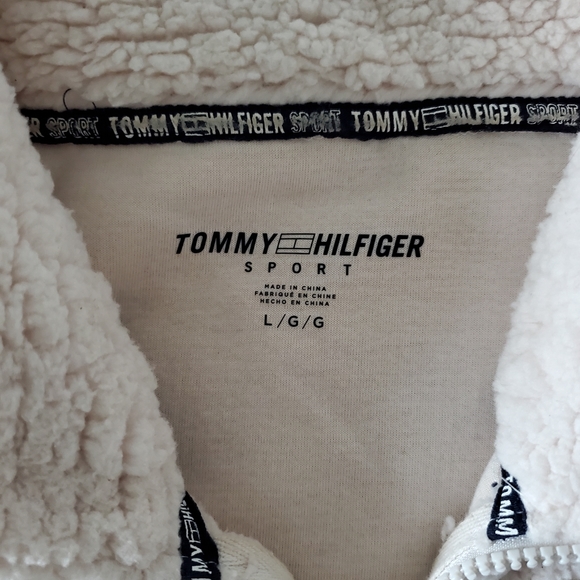 Tommy Hilfiger Chevron 1/4-Zip Sherpa Sweater - Picture 9 of 9